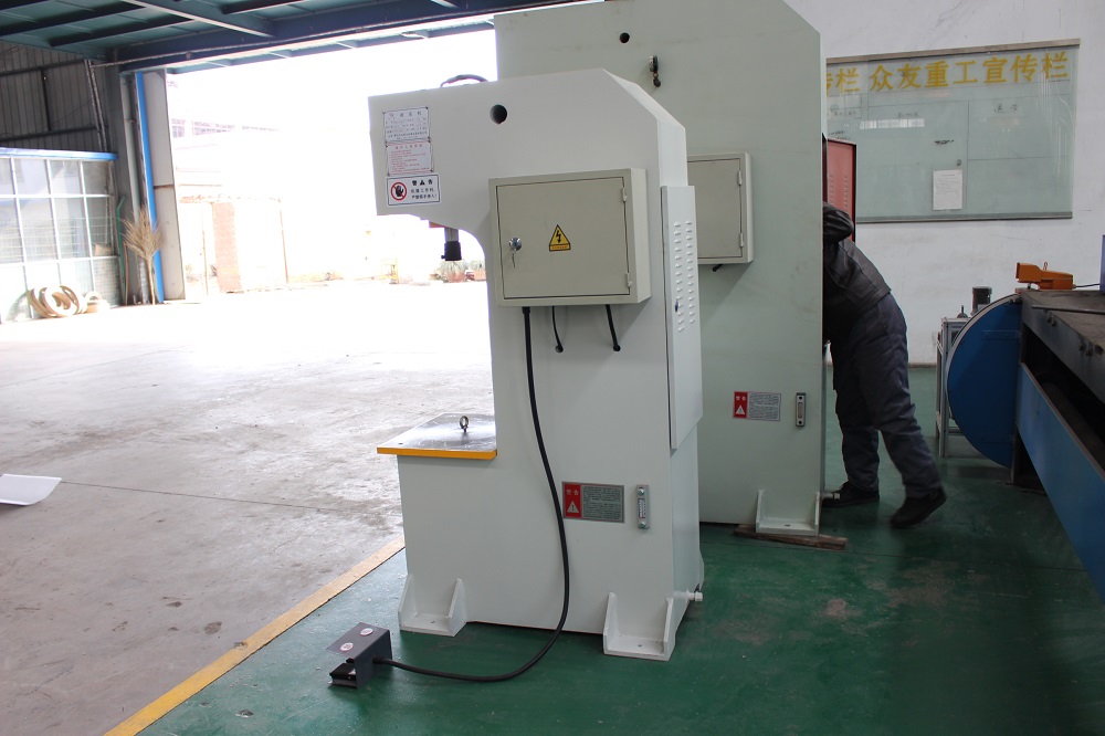 100噸單臂液壓機(jī) 100T單柱液壓機(jī)