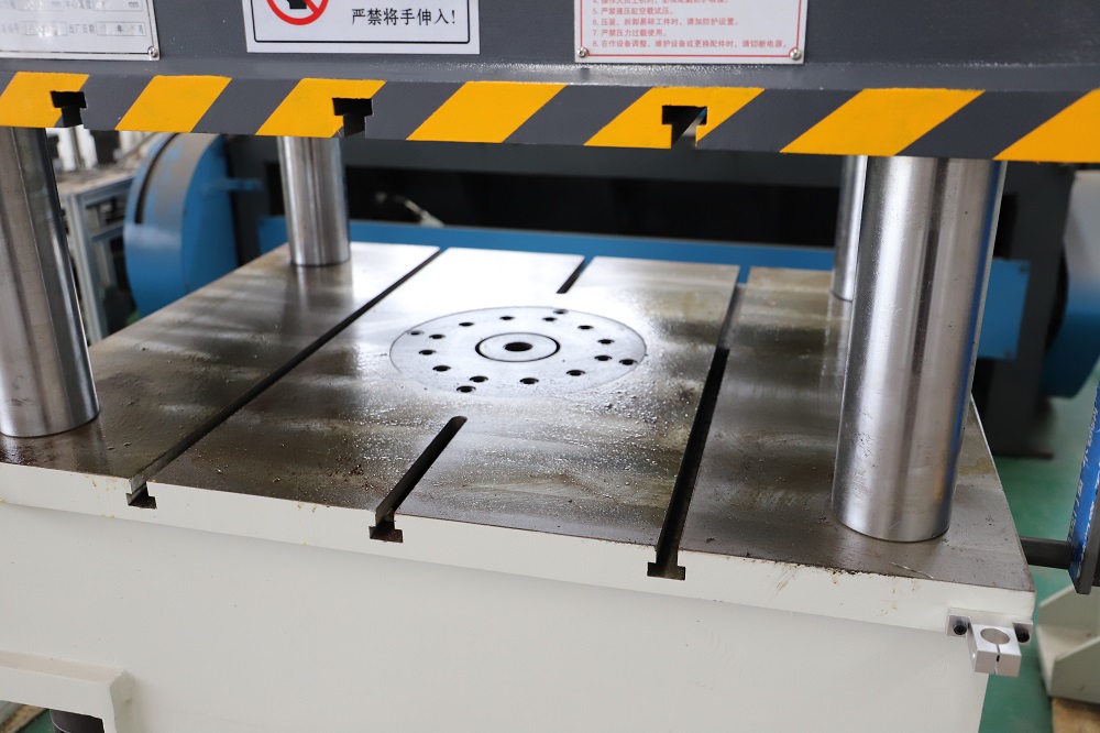 63噸單臂液壓機(jī)細(xì)節(jié)圖